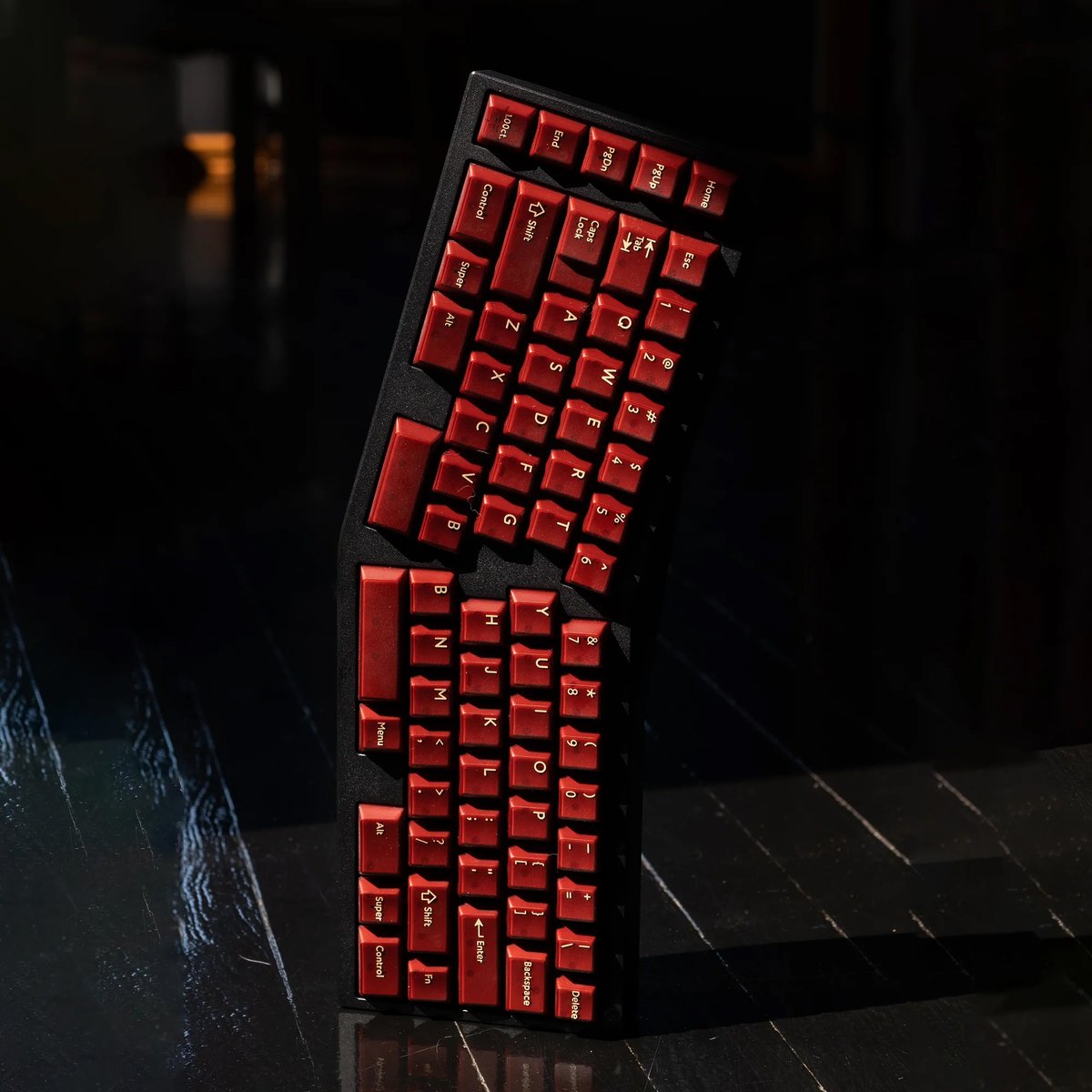 KBDfans's tweet photo. Finally, we made it happen! 🙌 The Boomerang 🪃 keyboard has officially landed! It's been a long time coming, but this uniquely shaped board designed by @laminardesigns is now ready to return to your desk setup.
Link:https://t.co/gZsHIWyxPE https://t.co/HA0ckdaJIK
