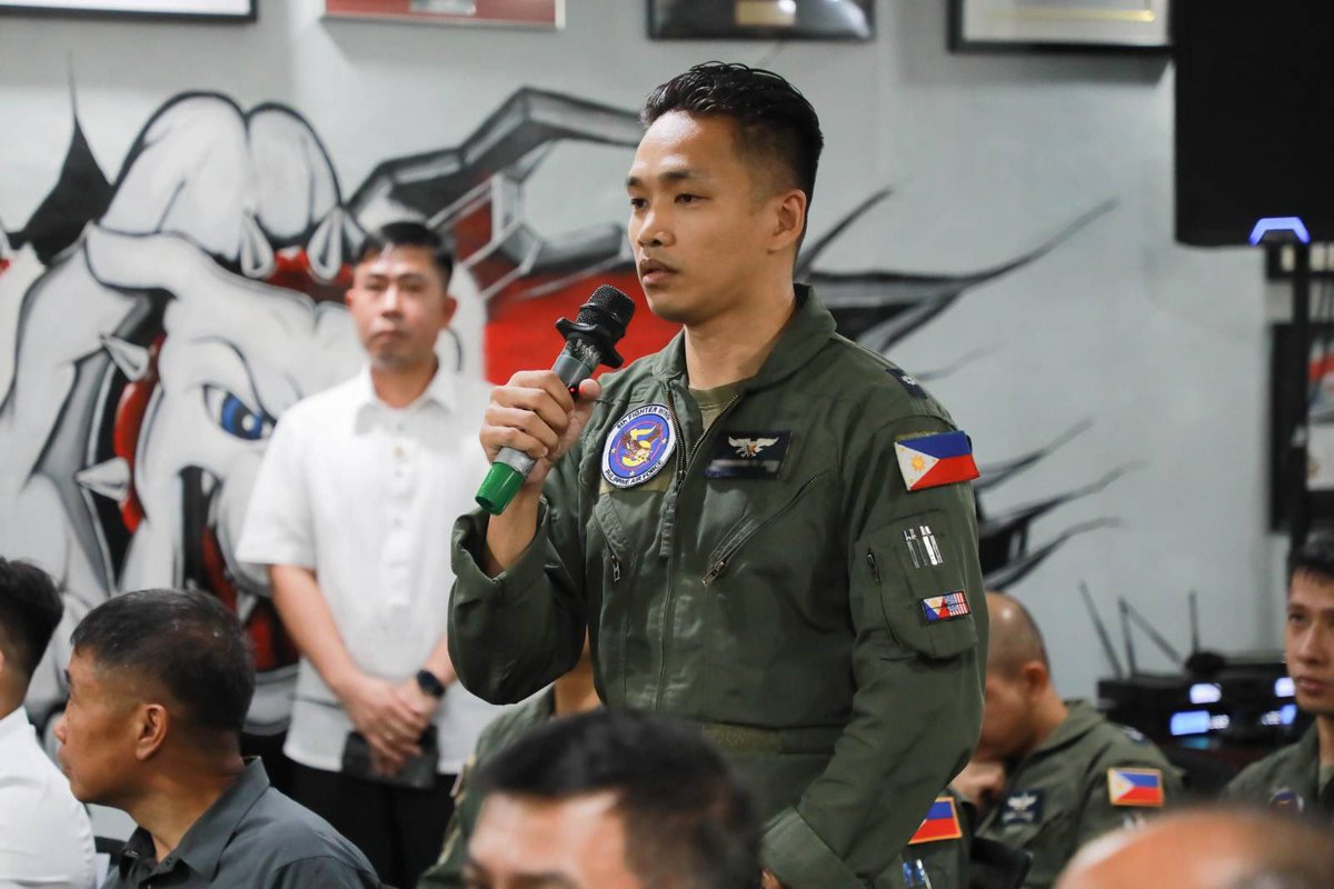 dndphl's tweet photo. #DNDPHL Sec. Gilberto C. Teodoro, Jr. visited Basa Air Base in Floridablanca, Pampanga on April 9, 2025, and engaged in a dialogue with the troops of the 5th Fighter Wing, Air Defense Command of the Philippine Air Force. 🇵🇭 ✈️

Full story 👉 https://t.co/wS46pEiktY https://t.co/JZN26Ng8kx