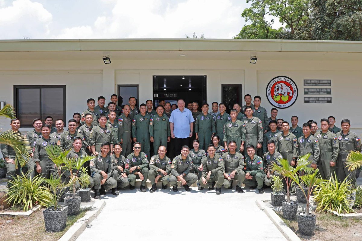dndphl's tweet photo. #DNDPHL Sec. Gilberto C. Teodoro, Jr. visited Basa Air Base in Floridablanca, Pampanga on April 9, 2025, and engaged in a dialogue with the troops of the 5th Fighter Wing, Air Defense Command of the Philippine Air Force. 🇵🇭 ✈️

Full story 👉 https://t.co/wS46pEiktY https://t.co/JZN26Ng8kx