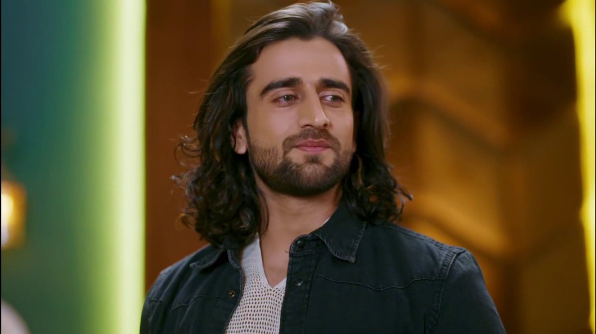V: Sab ghalat tha? Mein gira hua nahi hu?
G: Nahi aap gire hue hain. Haal filhaal me nahi gire hue. 
V: Thank u
G: Welcome. Aap ne mujhe maaf kardiya na, mujhe badtameez to nahi maanenge na?
V: Wo to aap hain. Haal filhaal me aapne kuch nahi kiya hain

#JaaduTeriNazar