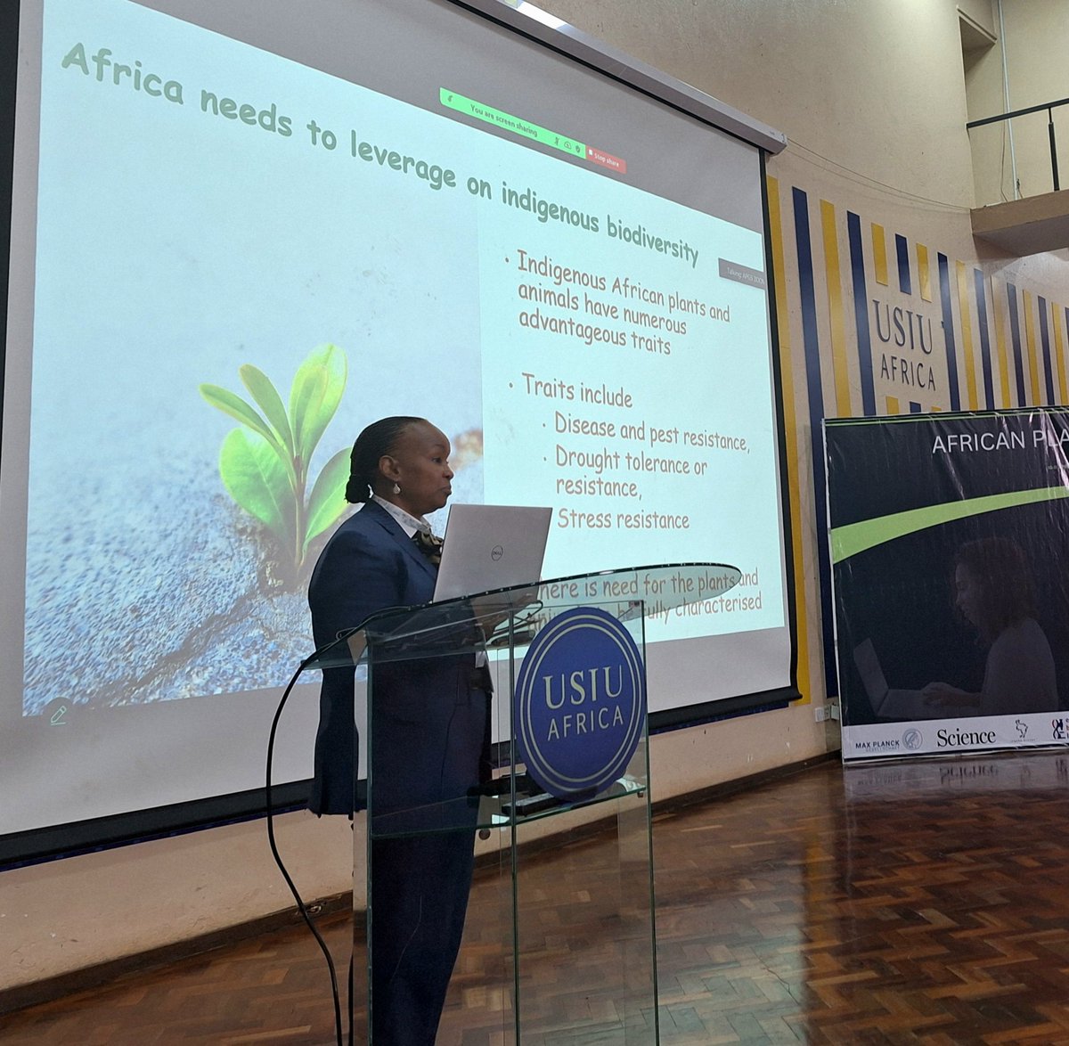 DrPChronicles's tweet photo. @AnneMuigai_Prof on the @DAISEA_AfricaBP. Key takeaway for me: improvement of quality and quantity of science in Africa.
#plantgenomicsafrica #africanplantgenomics https://t.co/YrKOHjVcBS