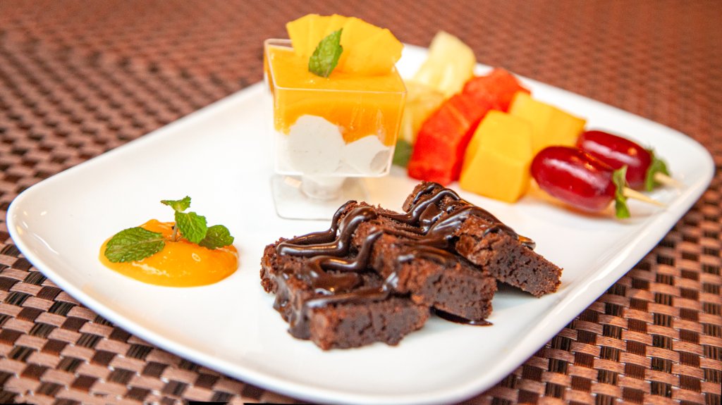 the_lawns's tweet image. Starting the day on a sweet note 🍰✨ Treat yourself to a little indulgence—you deserve it. @Partey @Nyanzi

#morningcravings #sweetstart #lawnsrestaurantkololo #thursdays #yummyinmytummy