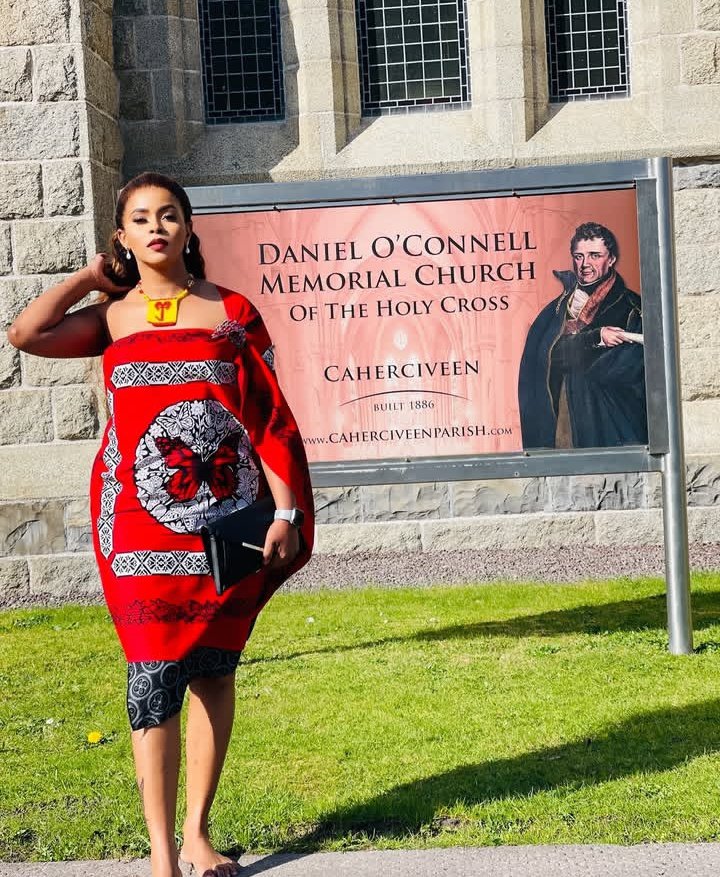BuhleBakaNgwane's tweet photo. Swazi colours in Ireland ๐น๐ธ๐ฟ๐
@PortiaMaswanga1
#EverywhereWeGo #BeYouDoYou #ProudlySwazi #vunulanawe #swati ๐ธ๐ฟ #imvunulo https://t.co/dB5DF1lFSV