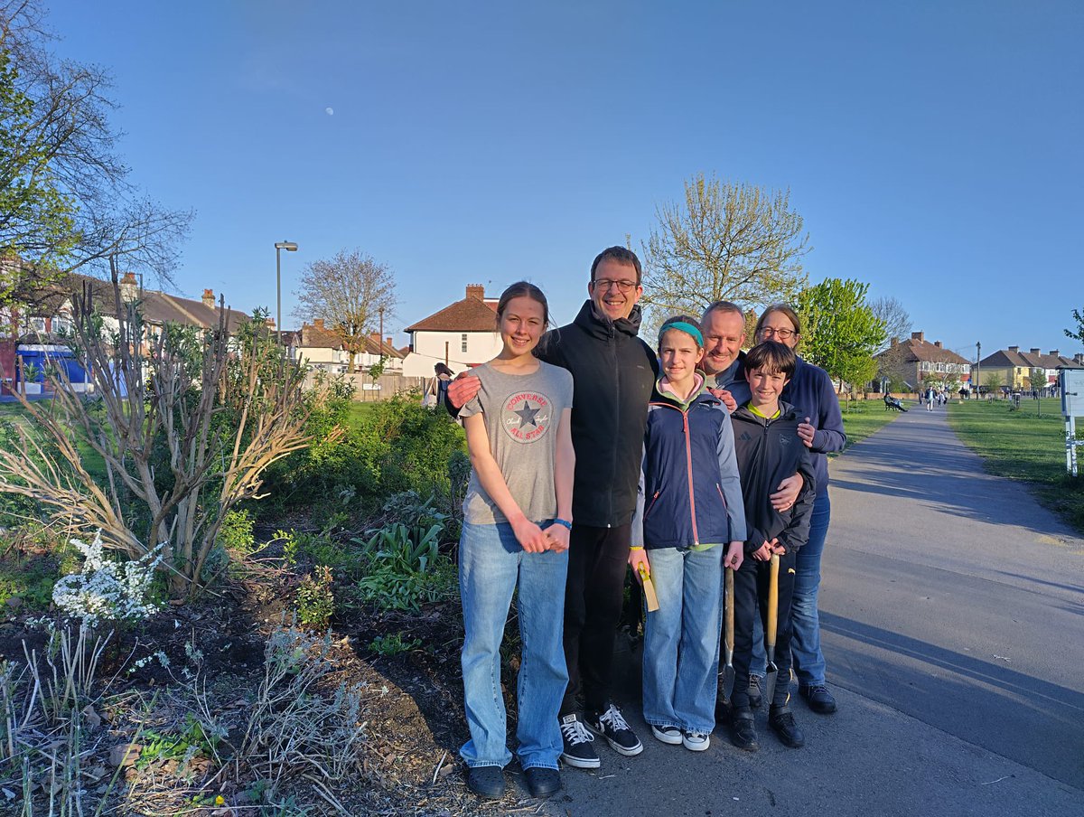 👏 well done &amp; thanks to our planting team in the North Garden yesterday 🙂🌱🪴#Volunteerwork #mitcham <a href="/Merton_Council/">Merton Council</a> #Figgesmarsh