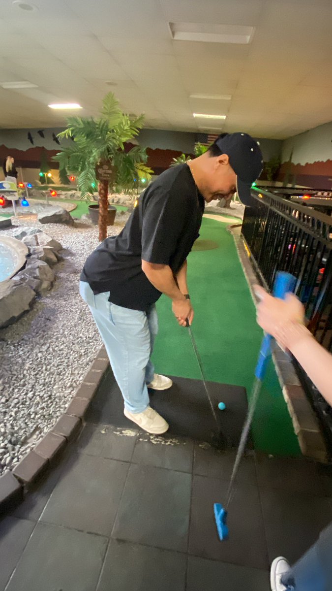 heyimsaba's tweet photo. went 20 strokes into hole 5 (im not talking about my club) https://t.co/kiqNWQuBzk