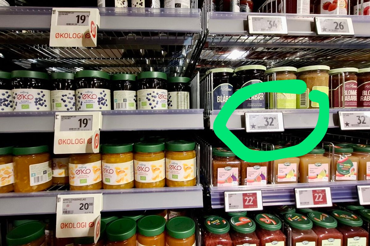 cscolari's tweet photo. En Dinamarca señalan los productos Made in USA con una estrella negra 🤔 https://t.co/WRV4LpLmQ5