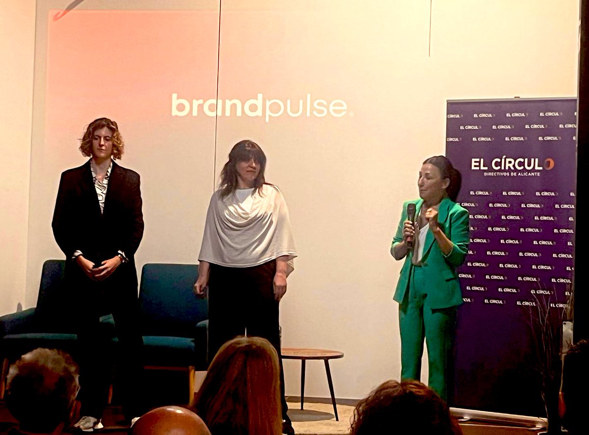 AebrandORG's tweet photo. 📍Hoy estamos en #Alicante presentando #BrandPulse24 con @circuloalicante @BrandsofSpain @GfK y @WeAreSmall #SocioAEBRAND 👉🏻 Eva Toledo presidenta de #ElCirculo presenta la jornada de #branding https://t.co/jHlzUlphwy