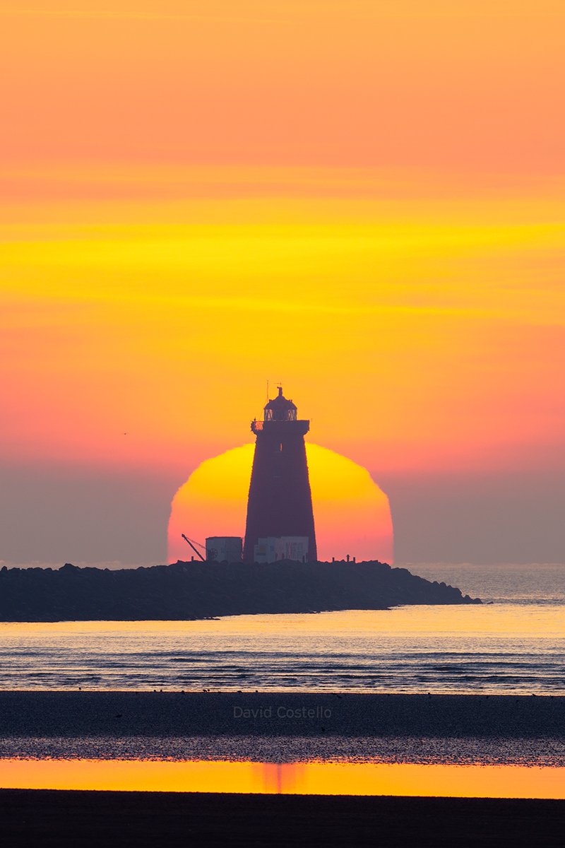 DavidCostelloDC's tweet photo. Two stunning sunrises at Poolbeg Lighthouse - Yesterday vs. Today. Which one do you prefer?
https://t.co/TdkUxToBpG
#Poolbeg #Sunrise #Dublin #PoolbegLighthouse #NaturePhotography #Sun #Weather #IrelandisFull @ThePhotoHour @StormHour @deric_tv https://t.co/Gw8jGFgma9