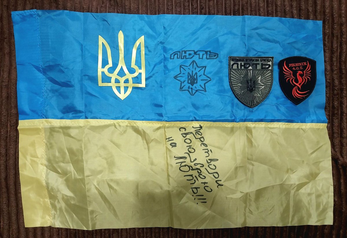 DhimanIglika's tweet photo. Бих си купила всички, ако имах пари!
Защото са надписани от момчета, които утре може и да ги няма!
 Защото те имат нужда от нас сега!
Защото са ги изпратили с надежда!
И защото ги обичам, мисля ги и ми е свидно за тях.
А вие? https://t.co/sA1UOKfw9t