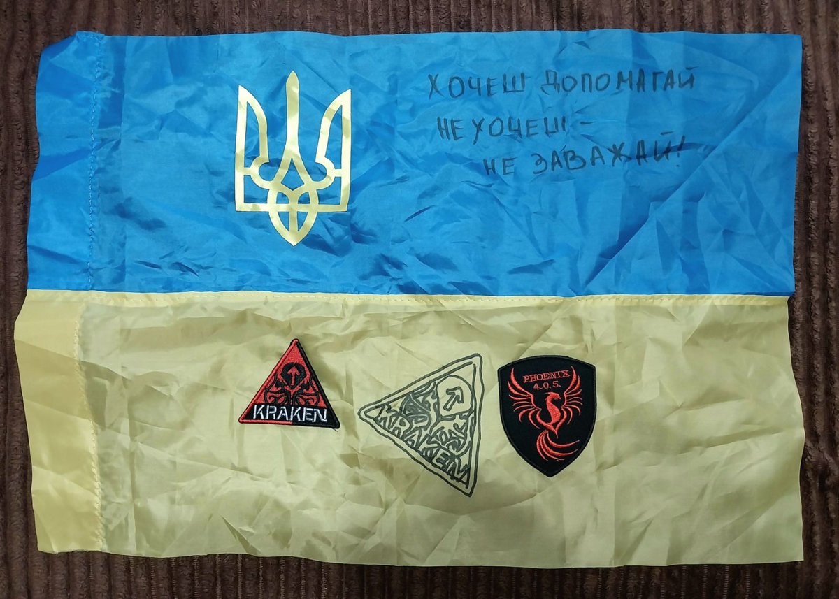 DhimanIglika's tweet photo. Бих си купила всички, ако имах пари!
Защото са надписани от момчета, които утре може и да ги няма!
 Защото те имат нужда от нас сега!
Защото са ги изпратили с надежда!
И защото ги обичам, мисля ги и ми е свидно за тях.
А вие? https://t.co/sA1UOKfw9t