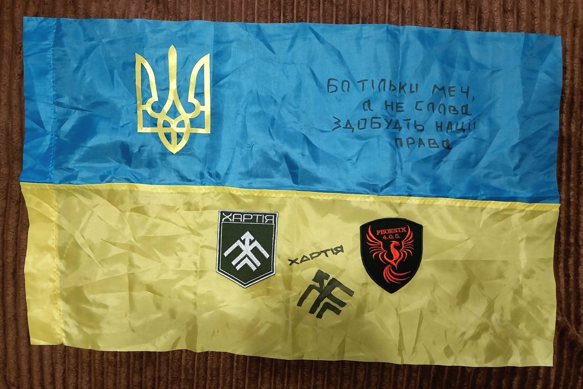 DhimanIglika's tweet photo. Бих си купила всички, ако имах пари!
Защото са надписани от момчета, които утре може и да ги няма!
 Защото те имат нужда от нас сега!
Защото са ги изпратили с надежда!
И защото ги обичам, мисля ги и ми е свидно за тях.
А вие? https://t.co/sA1UOKfw9t