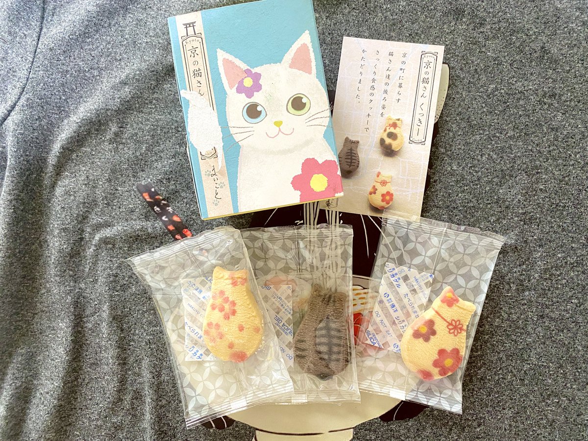 nekosta777's tweet photo. 京都の錦市場で一目惚れした猫さんクッキー🌸
可愛すぎて食べれるかしら🤭 https://t.co/oJ4GjZP27O