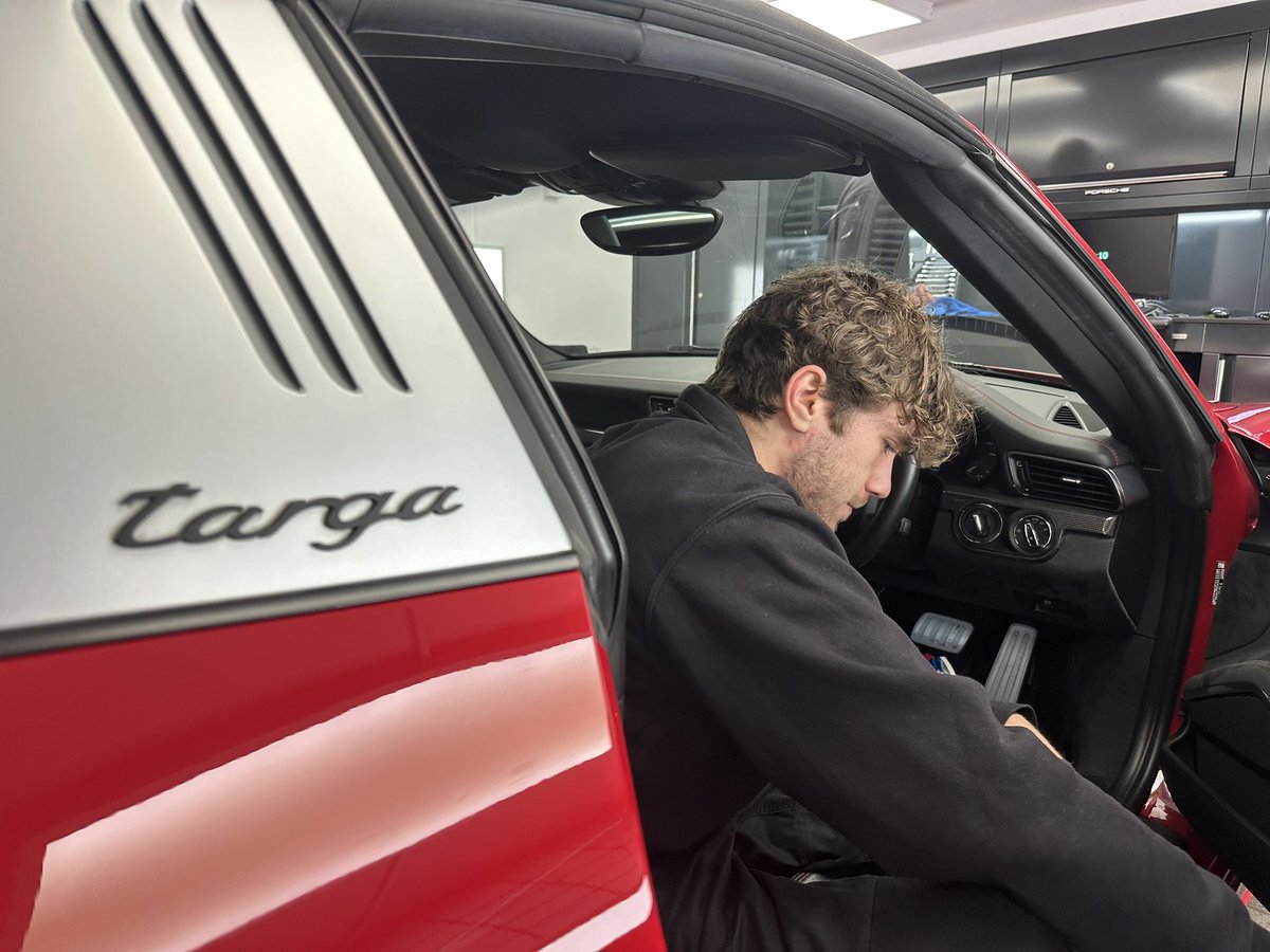 ParagonPorsche's tweet photo. Paragon Today! #thursday 🔵

Date: Thursday 10th April 2025
Weather: Sunshine and Cloudy 🌤️ 
Temp: High of 15°C

#Paragon #Porsche #showroom #service #workshop https://t.co/b81WSykpW0