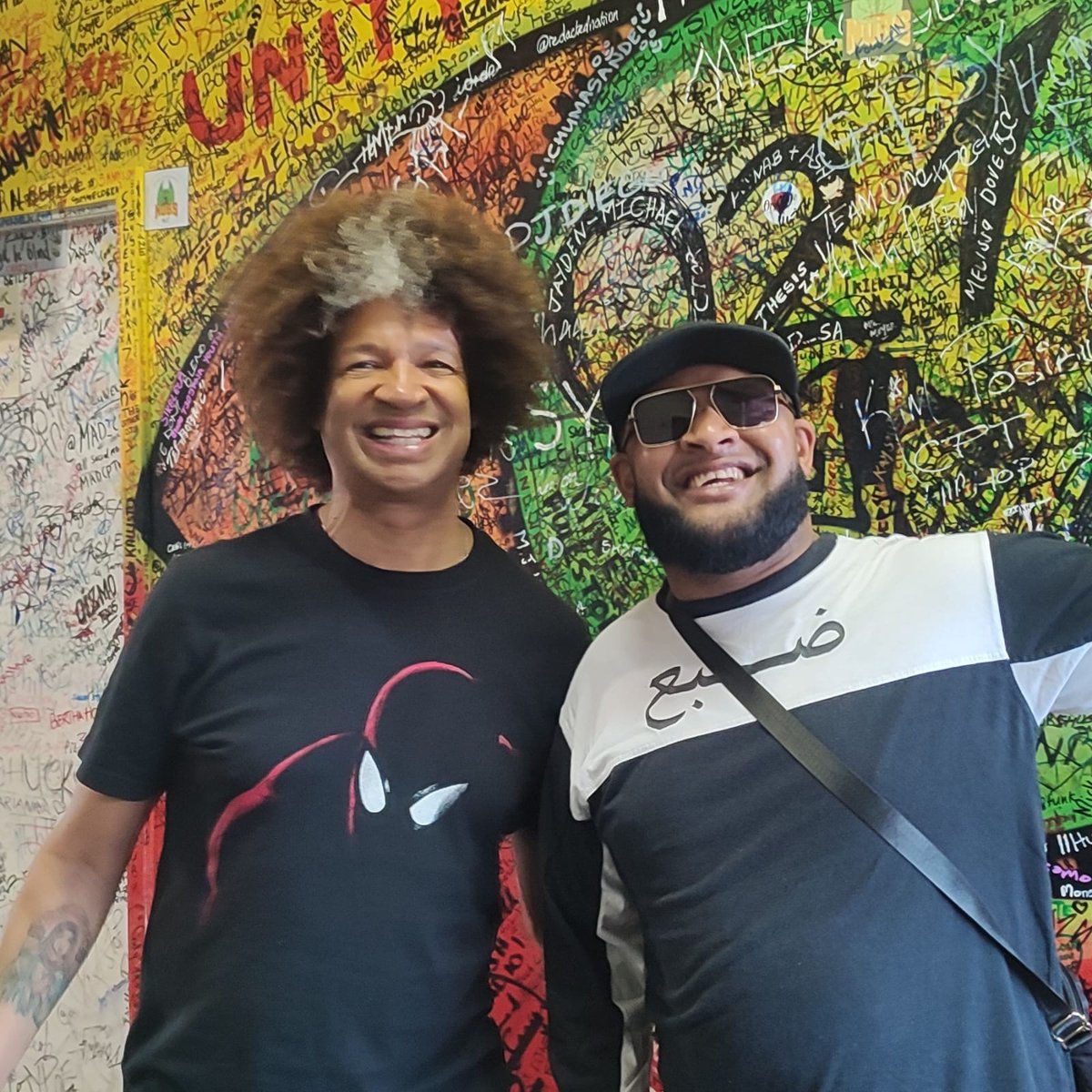 Bushradio's tweet photo. Uitgevang skryf op mure!
@marclottering chatted to @Yuzriq about his newest solo show: "MARC EUGENE LOTTERING" at The Star Theatre District Six Homecoming Centre.
#marclottering
#aroundtheoffice
#BushRadio https://t.co/h2mZKJSNft