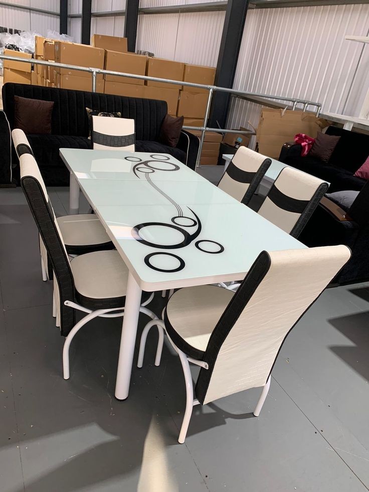 Derricksfurnitu's tweet image. Sophisticated and elegance #dinningtables to comfort you with your family when having meals now available in Derricksfurniture🇰🇪🇺🇬🇹🇿Tel or WhatsApp 0753510109 on #affordableprices #God #JESUS