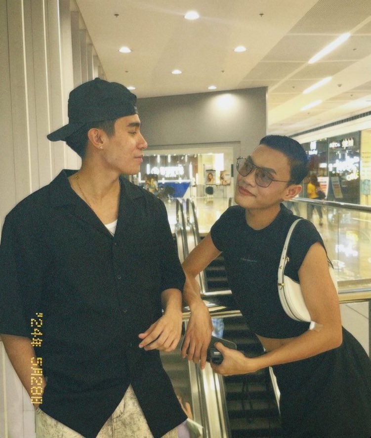 multiversnyr's tweet photo. ✎.  behind the romance — #bresnyr au

“bresnyr” a famous industry love team for years. secretly, they’re in a relationship &amp; live together; to the media &amp; fans, their romance was purely “PR”. will they continue to deceive the public, or will revealing the truth ruin them? https://t.co/zUfO1vzEXt