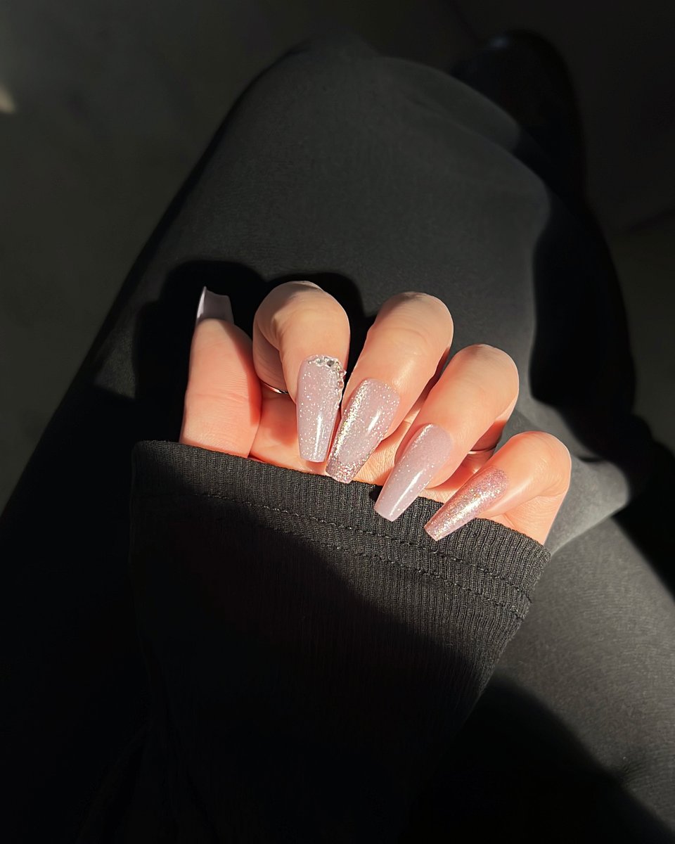 🌸벚꽃 이번 주 최종_최최종_찐최종.jpg​

봄 날에도 뮤막이는 어김없이 까마귀처럼 입었지만(positive)​
여러분은 밝게 입으시고...​
봄놀이 오르빗과 함께하세요..ʚ୧୨ɞ​
제 부탁입니다. 진짜 꼬옥.​

▶글램디자인 오르빗(발레리나)​
bit.ly/43IoqFO