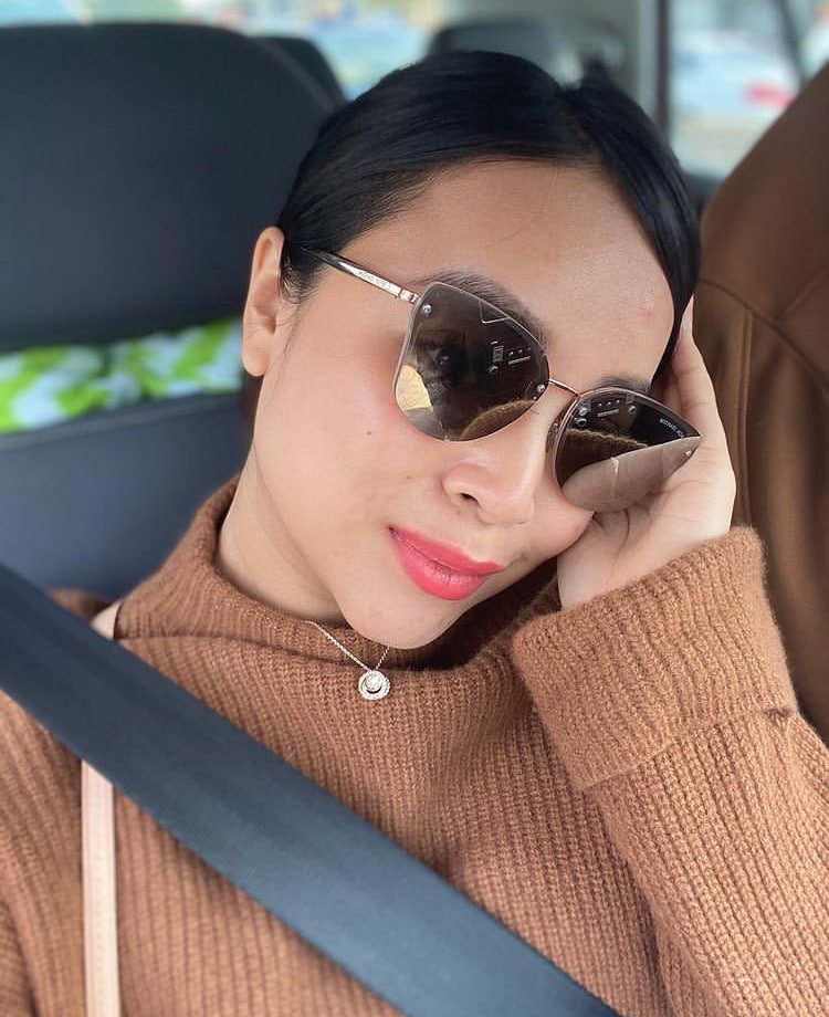 Like a beautiful flower child, Win smiles brightly and happily 🥀🥀😍🥰