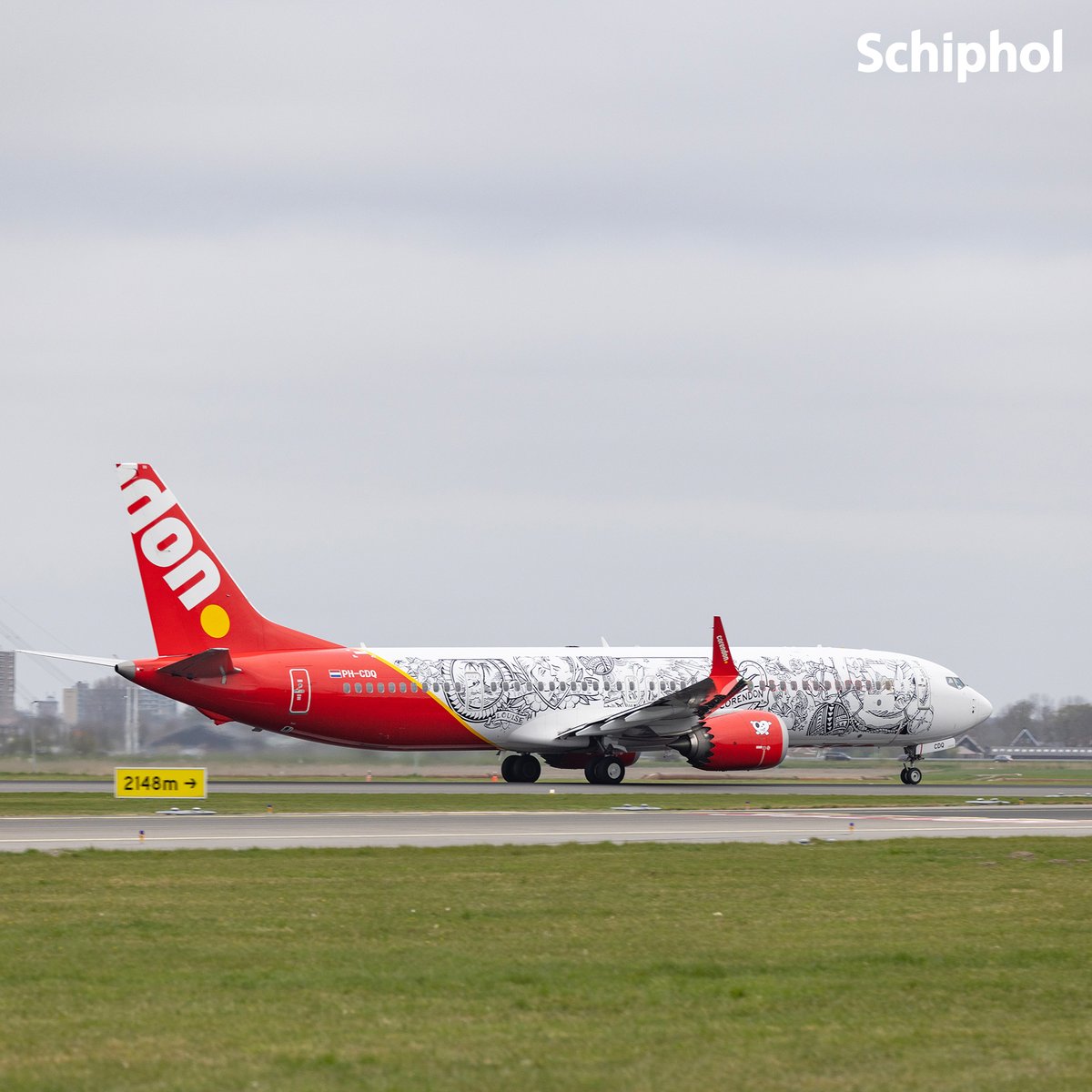 Did you say 'fully tattooed plane?' <a href="/corendon/">Corendon</a>'s 25th anniversary livery just took to the skies for the first time from Schiphol – and instantly made the sky a whole lot cooler 🤩