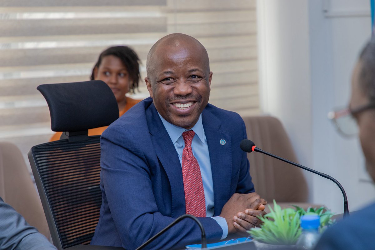 👏 Clap de fin pour la visite du Directeur régional de l’UNICEF, Gilles Fagninou, en République de Guinée🇬🇳!
🤝 Des échanges riches avec les membres du Gouvernement, les partenaires, et des jeunes leaders pour renforcer notre engagement #PourChaqueEnfant en Guinée.