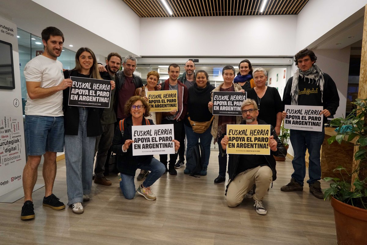 ✊ ¡El coraje se contagia!

Un placer compartir reflexiones sobre la situación política que vive Argentina con el compañero Gonzalo Armúa de Patria Grande y con Edurne Benito del Valle, parlamentaria de EH Bildu.

¡Euskal Herria apoya el paro en Argentina! Mila esker <a href="/GonzalArm/">Gonzalo Armua</a>