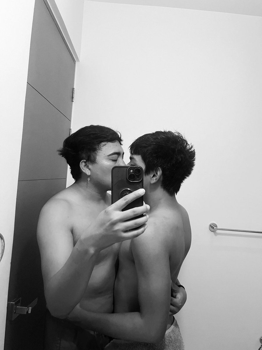 Jorgeflowo46345's tweet photo. Buenas noches a dormir 🥴.
@cigarrodesandia @Ourgaylove
@gayporn_videos @EncuentroGayMty
@GiantXXLTwink .
#gay #twink #novios #cancunspringbreak https://t.co/seTzkEmHNG