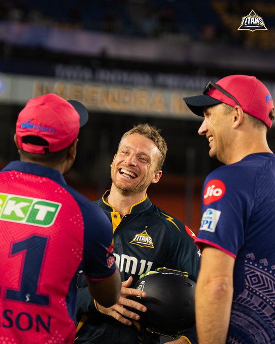 We keep the 💙 in these photographs 📸 📹 Credits: Twitter/gujarat_titans