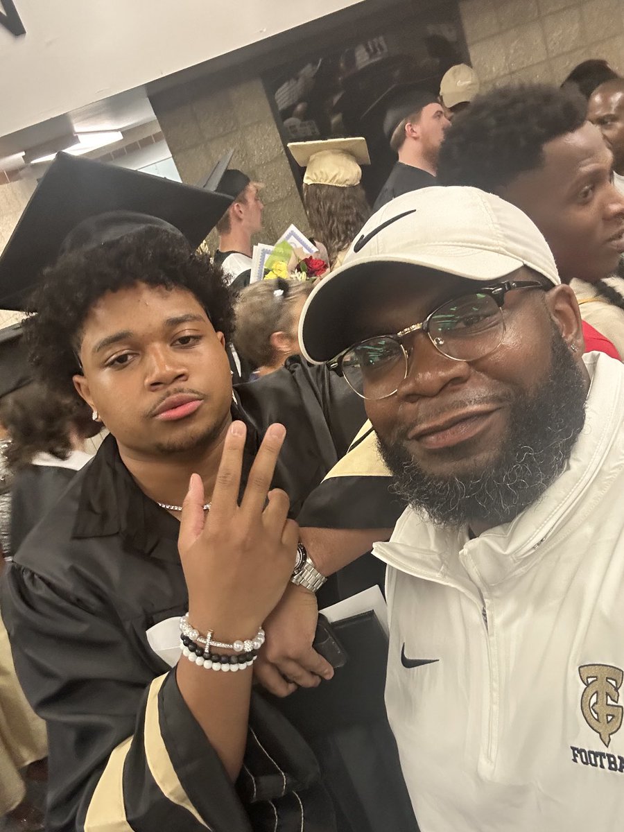 Coach_Pitts74's tweet photo. Long live Terell!! https://t.co/3HLr5Vd3Zp