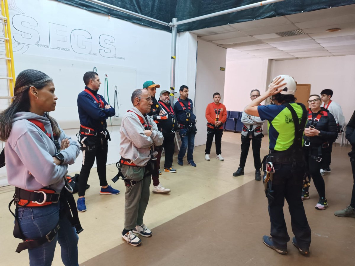 👉🏼 O alumnado do Programa Integrado de Emprego remata a formación en Manexo de carretillas elevadoras e Traballos en altura onde recibiron formación en normativas e prevención de riscos, técnicas e condición de traballos en altura, manexo de plataformas elevadoras....

#Boiro