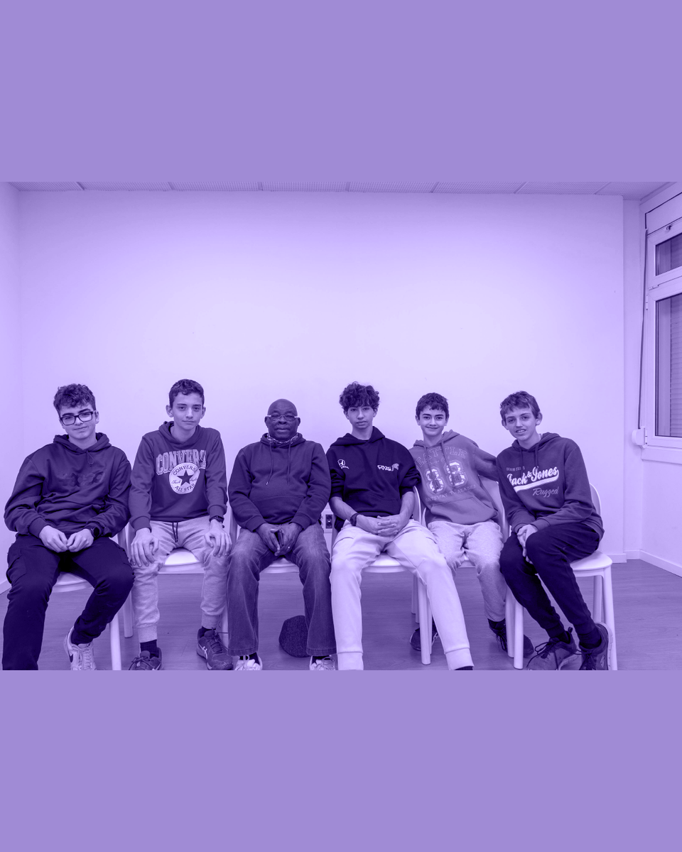 Mancoplana's tweet photo. 👥 Us continuem parlant del #ProjectePerfils: Apropament al fet Migratori.
✅ La reflexió, la vivència, l'aprenentatge significatiu són la base d'aquest projecte. Des de la #Mancomunitat volem que el jovent coneguin la realitat des de l'impacte personal, des de la proximitat humana.
A les imatges d’aquest post podeu veure bocins d’aquestes vivències personals, com l'exemple d'en Melchor, regalant reflexions als alumnes de l’Escola Vedruna de Tona.
🤝 #CuidemLesPersones