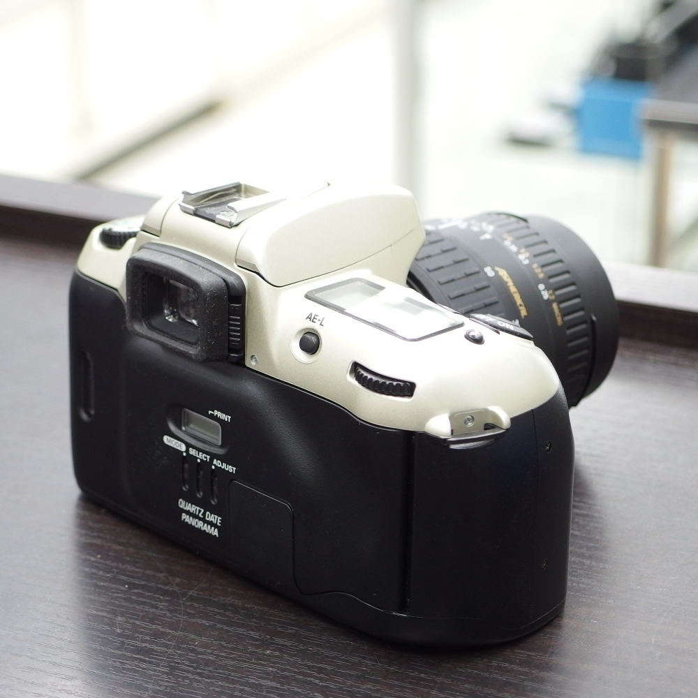 champcamera's tweet image. #Nikon #F60 + シグマ28-80mm F3.5-5.6クモリあり 10,000円 by #たまプラーザ 店

F50の後継機として発売され、操作方法を大きく改善し操作しやすいカメラになりました！他にもフィルムレールやマウントが金属製など真面目に作られている #フィルムカメラ です！