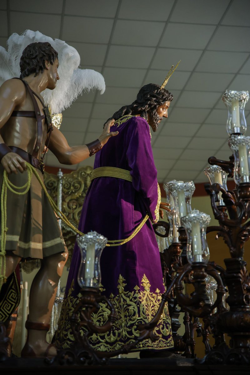 HdadPinoMontano's tweet photo. Nuestro Padre Jesús de Nazaret ya se encuentra en su paso preparado para este Viernes del Dolores. https://t.co/dTo7Ob88Bw