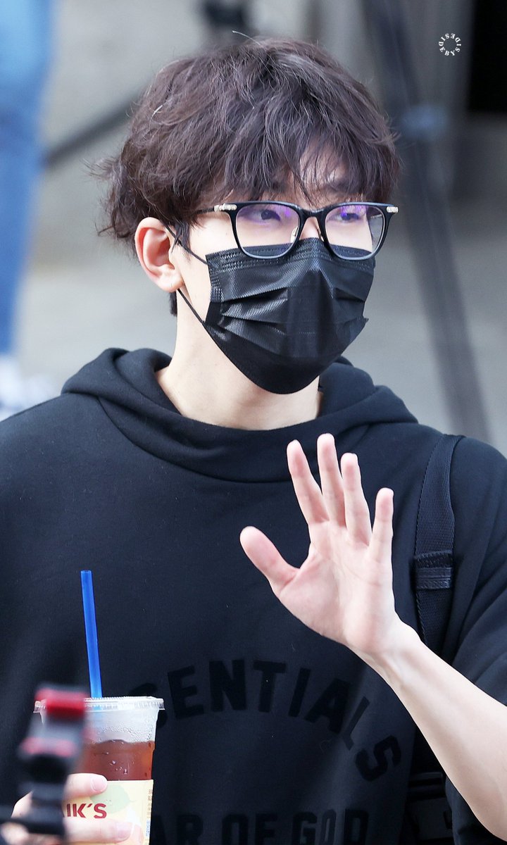 sidebysideww's tweet photo. 231103  MUSIC BANK
원.보.싶 🥰

#세븐틴 #원우 #ウォヌ #SEVENTEEN #WONWOO https://t.co/suVFazhRTq