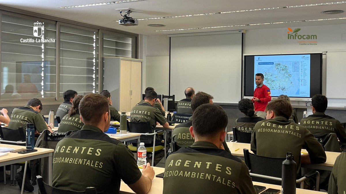 Plan_INFOCAM's tweet photo. Esta semana se está realizando el Curso Básico de #IIFF para personal de #INFOCAM de #gobjccm como #AAMM y técnicos, con el objetivo de fortalecer sus conocimientos y habilidades💪🔥
¡Es fundamental estar preparados para proteger nuestro entorno! 🌳🌍 https://t.co/6fj6SRQtz3
