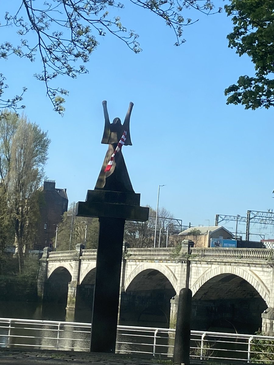 ewangibbs's tweet photo. Noticed on my run this morning that Athletic Bilbao supporters have ‘scarfed’ the La Pasionaria statue by the Clyde ahead of tonight’s match at Ibrox. https://t.co/Y8pDi0pmts