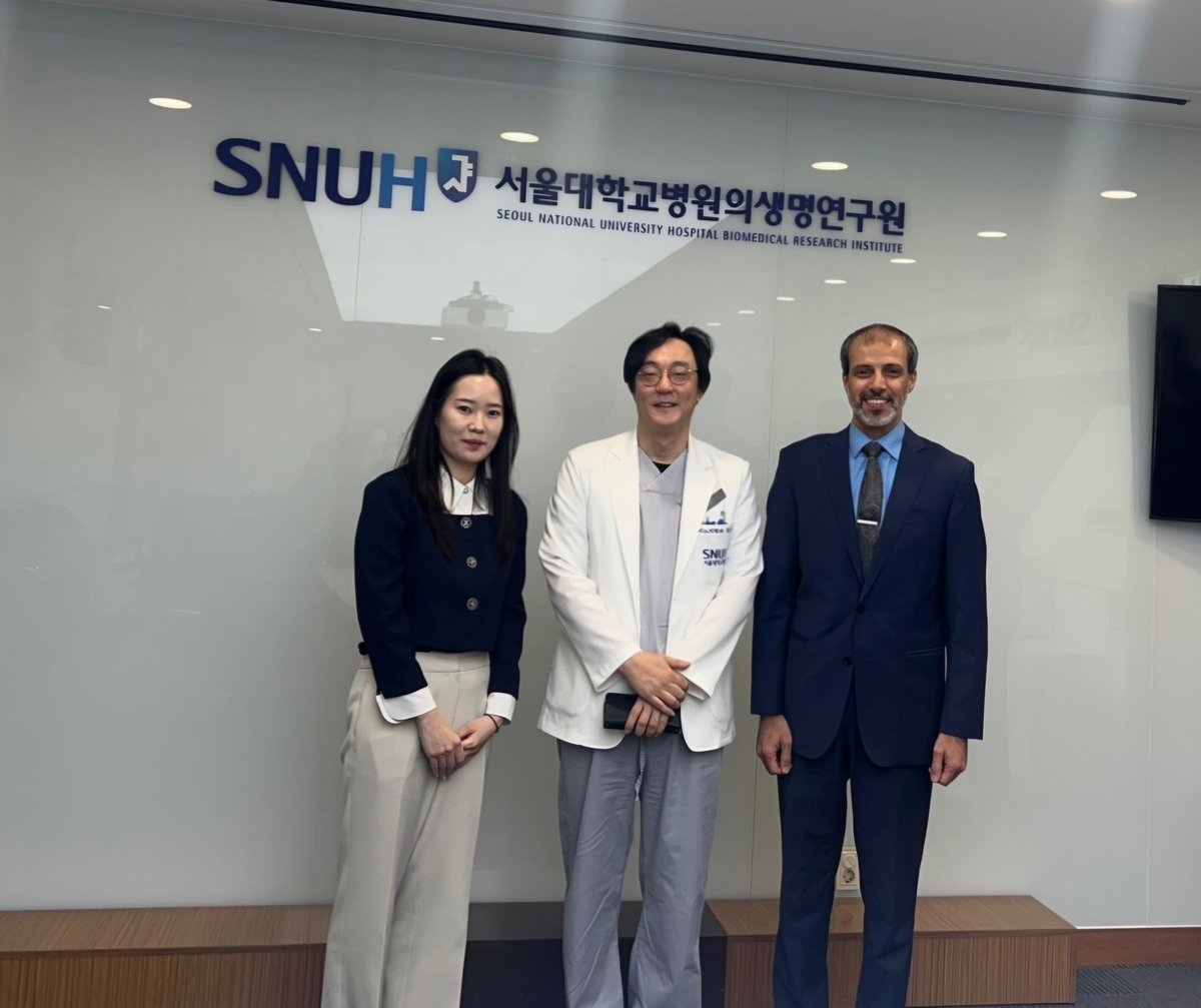 kmoretry's tweet photo. As one of the leading public institutions in Korea, the operational policy of SNUH differs from that of other private hospitals. It seems we will be able to work together on more projects for education. Thank you for your visit; it was a meaningful time. 
#SNUH #SaudiArabia https://t.co/simursU3OQ