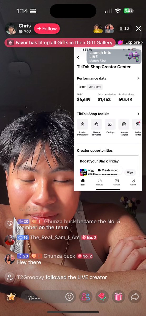 waitimgoated999's tweet photo. so funny seeing these grifters on live trying to peddle a course 

bro had one decent day during black friday and dragging it 130+ days later 😭

if ur gonna sell a course plz make actual money first xoxo https://t.co/W2lLJmNGfb