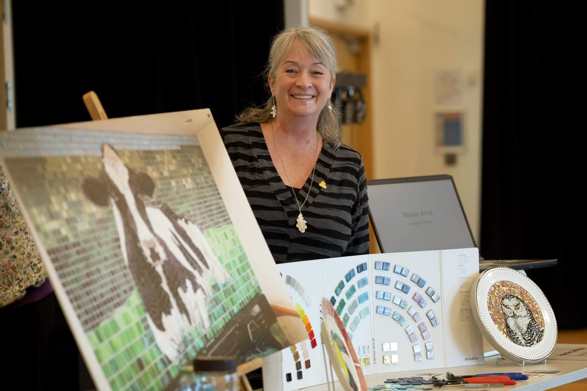 InspiringTF's tweet image. HUGE THANKS to fab workplace volunteers from @QESTcraft - craftspeople inspiring students with future creative careers.
Jane Fryers, Tom Sargent, Su Blackwell, Nicola Gillis, Hannah Griffiths, Kathie Murphy & Siân Elizabeth Evans.
Volunteer for just 1 hour/year @InspiringTF