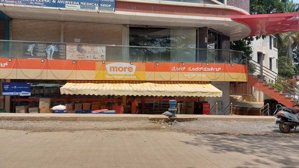 Aditya79772402's tweet photo. Unbelievable experience at @moreretail Pvt Ltd, Hubli! Mistakenly bought an egg tray for Rs 405 instead of Rs 170 due to poor labeling. Staff refused to exchange or refund. Rude behavior from Manager Sabeen. How will this impact common people &amp; students?#Customercare #complaint https://t.co/I6m4por3B4
