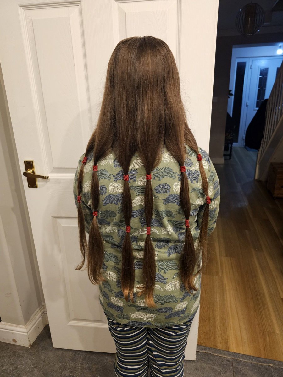 Directlocalmag's tweet image. A nine-year-old girl from Puriton, just outside Bridgwater, has wowed her community with an incredible act of kindness that will benefit 2 charities. 
directlocalbristol.co.uk/bristol-news/b… 
#CHSW #charitynews #bristolnews #directlocalbristol