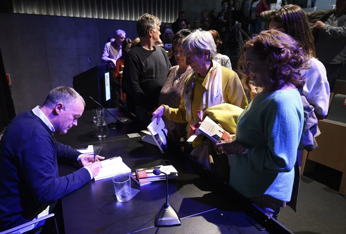 Mila esker #Donostia por la calurosas bienvenida a 'Historias de #Gaza '
Disculpas a quienes se quedaron sin espacio, ¡volveremos!
Fotos de Iñigo Royo / <a href="/diariovasco/">El Diario Vasco</a>