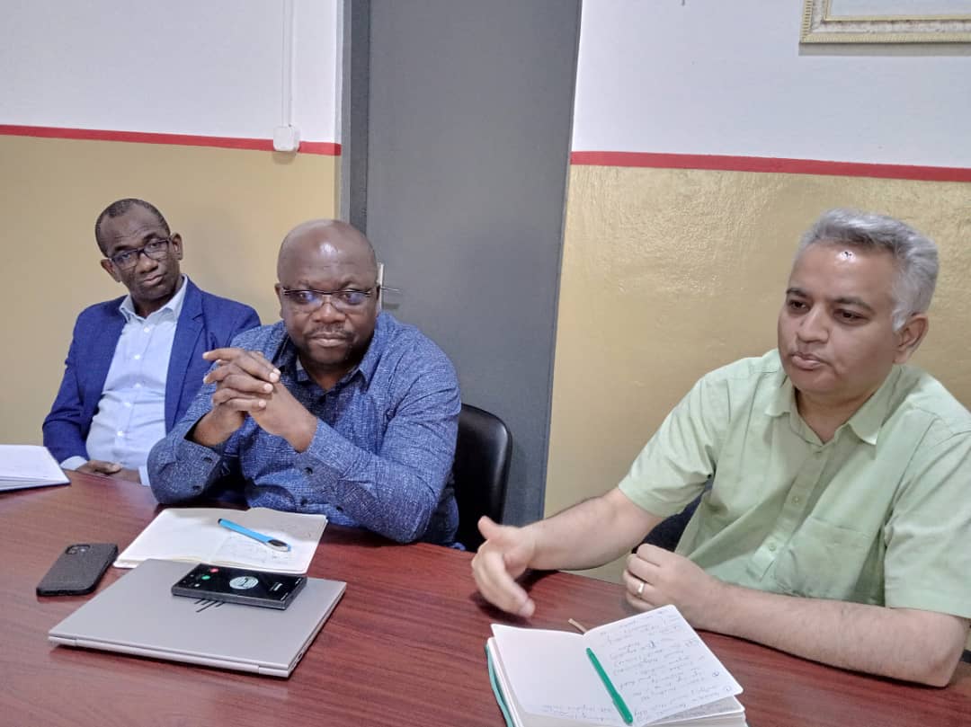 crt_humanitaire's tweet photo. Les chefs de département et de projets de @crt_humanitaire ont tenu hier une réunion cruciale avec @bhupinder_tomar, Chef Cluster  @IFRCAfrica. Elle a permis de discuter des priorités stratégiques qui guideront l'action humanitaire de la SN dans les mois à venir 
@ghanaredcross https://t.co/9C1egteotk