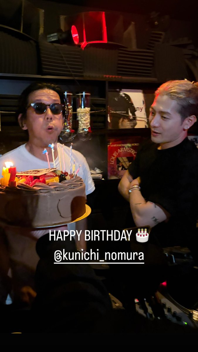 JacksonWGlobal's tweet photo. [INSTA] 250410 hue_deluxe, naotakakonno, daisukekomatsu_

📸 Jackson Wang at Kunichi Nomura's birthday party 🎂

#JacksonWang #王嘉尔 #잭슨 #TEAMWANG @JacksonWang852 https://t.co/K4Vf4Vwp0i