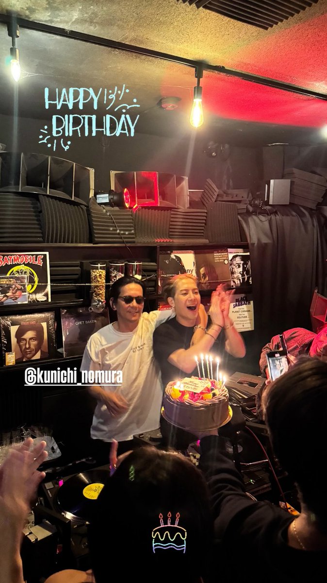JacksonWGlobal's tweet photo. [INSTA] 250410 hue_deluxe, naotakakonno, daisukekomatsu_

📸 Jackson Wang at Kunichi Nomura's birthday party 🎂

#JacksonWang #王嘉尔 #잭슨 #TEAMWANG @JacksonWang852 https://t.co/K4Vf4Vwp0i