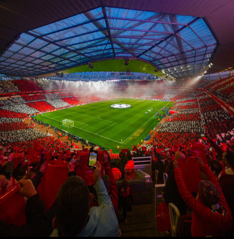 This is one of the best images I’ve ever seen of the Emirates. Whoever took it deserves a medal