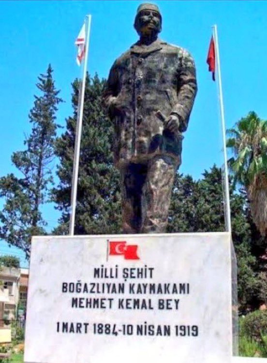 NaimBaburoglu's tweet photo. 10 Nisan 1919
Boğazlıyan Kaymakamı Kemal Bey, Ermenilerin tehcirinde suçlu olduğu yalanıyla, tutuklanır ve idama mahkûm edilir.
İngilizlere yaranmak için Padişah Vahdettin'in onayıyla 10 Nisan 1919'da idam edilen Boğazlıyan Kaymakam Kemal Beyin son sözleri:
"Ecnebi devletlere yaranmak için beni asıyorlar. Eğer adalet buna diyorlarsa, kahrolsun böyle adalet!" 
Kemal Bey'in çocuklarına Atatürk sahip çıktı. TBMM'nin 14 Ekim 1922'de kabul ettiği kanunla, Kemal Bey Millî Şehit ilan edildi. Kemal Bey'in eşi Hatice Hanım ve çocuklarına ömür boyu maaş bağlandı. 
Ruhu şad olsun.
#boğazlıyankaymakamı