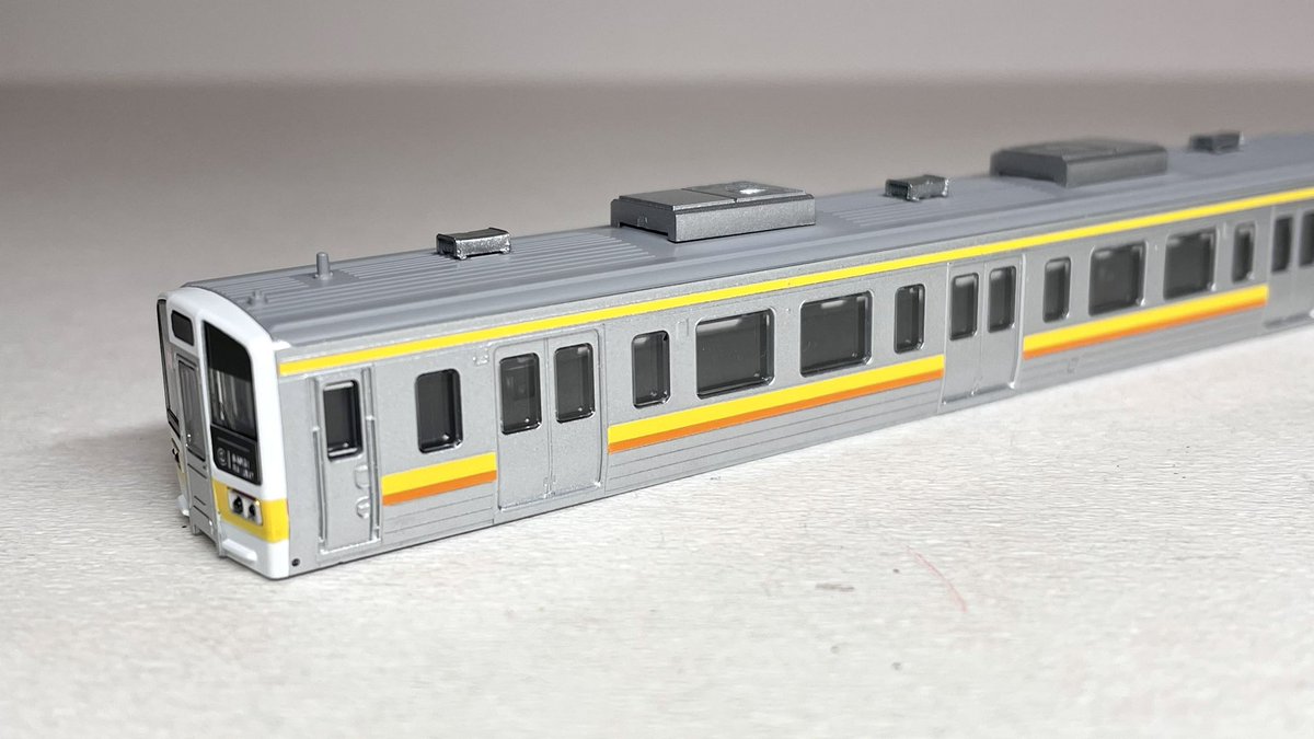 三岐鉄道5000系製作続き。オレンジ帯は211系湘南色のインレタに変更