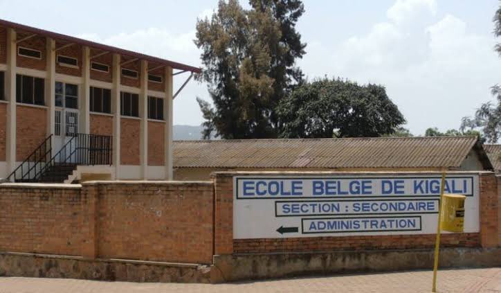 Monjournalco's tweet photo. Kigali coupe les ponts avec Bruxelles : dès septembre, l’École belge de Kigali devra abandonner le programme belge. Une conséquence directe de la rupture diplomatique entre les deux pays.
https://t.co/K48FLETNVU https://t.co/DXJprQTdwC