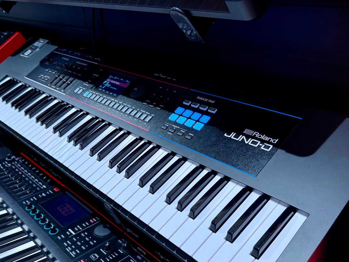 rolandstoretyo's tweet photo. 【#RSTいちおし】
はじめてのシンセサイザーに迷ったらこちら!
それぞれの魅力をまとめました💁
製品詳細はこちら!
【#JUNOD】
https://t.co/wUxeOg7Xy1
【#FANTOM0】
https://t.co/nlBlvB5KRw
#RolandStoreToyko #シンセサイザー https://t.co/y9lwEpRrw0