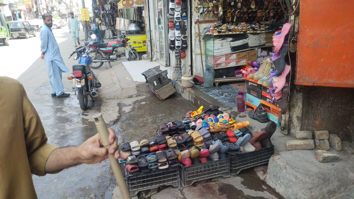 ctprwp's tweet photo. ہاتھی چوک اور صدر بازار میں تجاوزات کے خلاف مؤثر کارروائی

#CTPRwp #AntiEncroachment #HathiChowk #SaddarBazar #ClearRoads #PublicFacilitation #TrafficDiscipline https://t.co/L3W9w84LCc